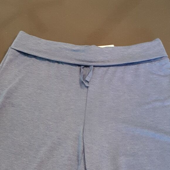NWT St. John's Bay Active Bold Blue French Terry Capris - Picture 6 of 11